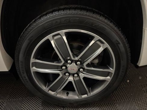 Used 2019 GMC Acadia Denali w/ Technology Package AWD/4WD image 28