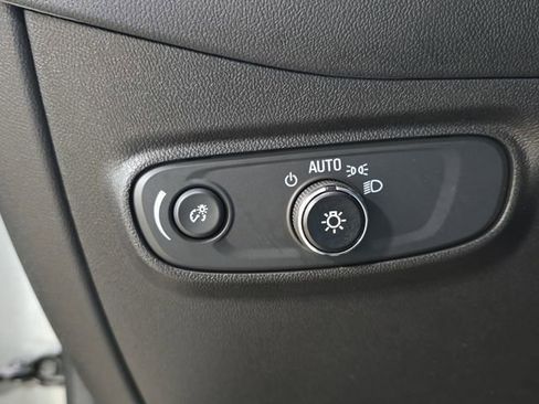 Used 2023 Chevrolet Equinox LT image 29