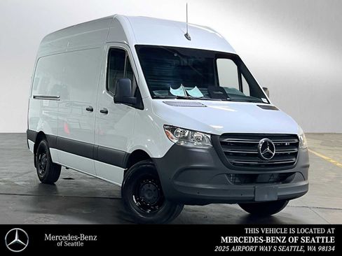 Used 2025 Mercedes-Benz Sprinter 2500 image 1