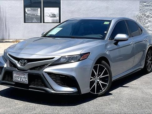 Used 2021 Toyota Camry SE FWD image 1