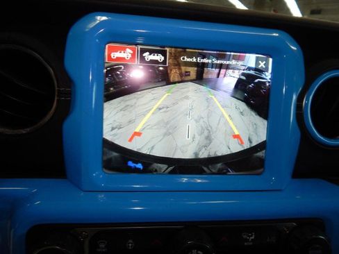 Used 2023 Jeep Wrangler Unlimited Sahara w/ Cold Weather Group image 32