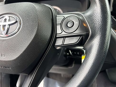 Used 2022 Toyota Corolla LE image 17