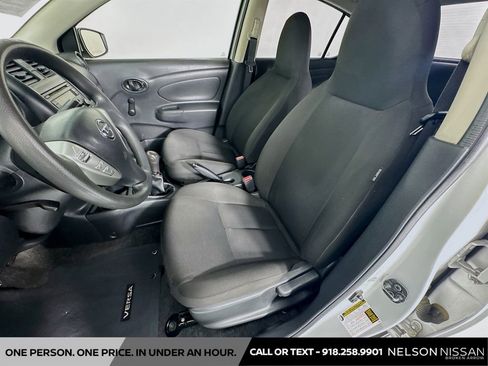 Used 2016 Nissan Versa S FWD image 18