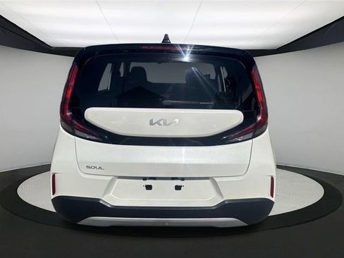 Used 2023 Kia Soul LX image 6