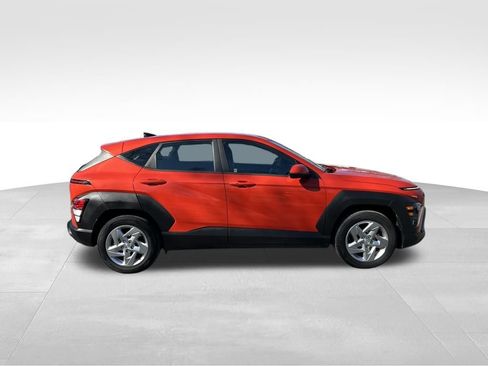 Used 2024 Hyundai Kona SE image 7