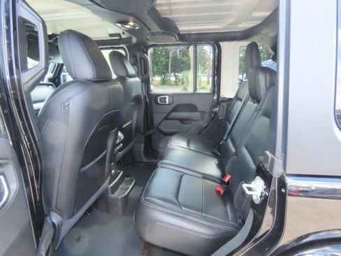 Used 2022 Jeep Wrangler Unlimited Sahara w/ Cold Weather Group AWD/4WD image 18