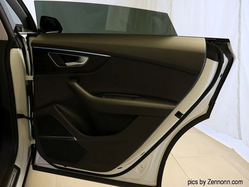 Used 2022 Audi Q8 Premium Plus image 34