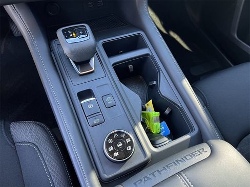 Certified 2025 Nissan Pathfinder S image 16