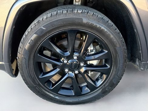 Used 2019 Jeep Grand Cherokee Altitude image 30