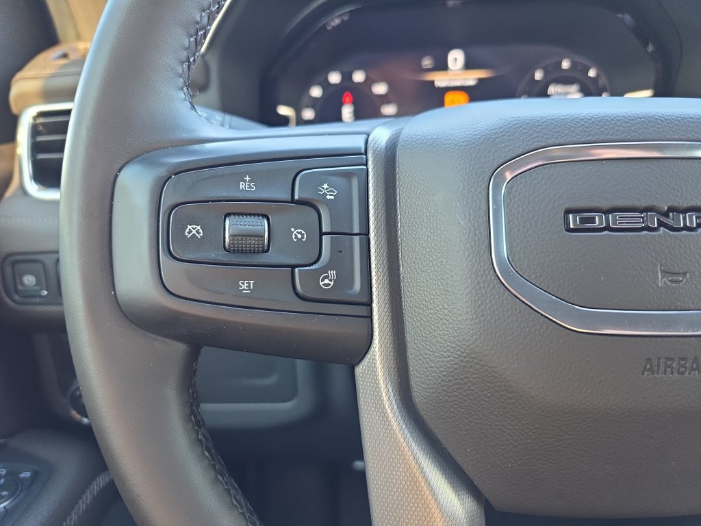 Used 2023 GMC Yukon Denali RWD image 16