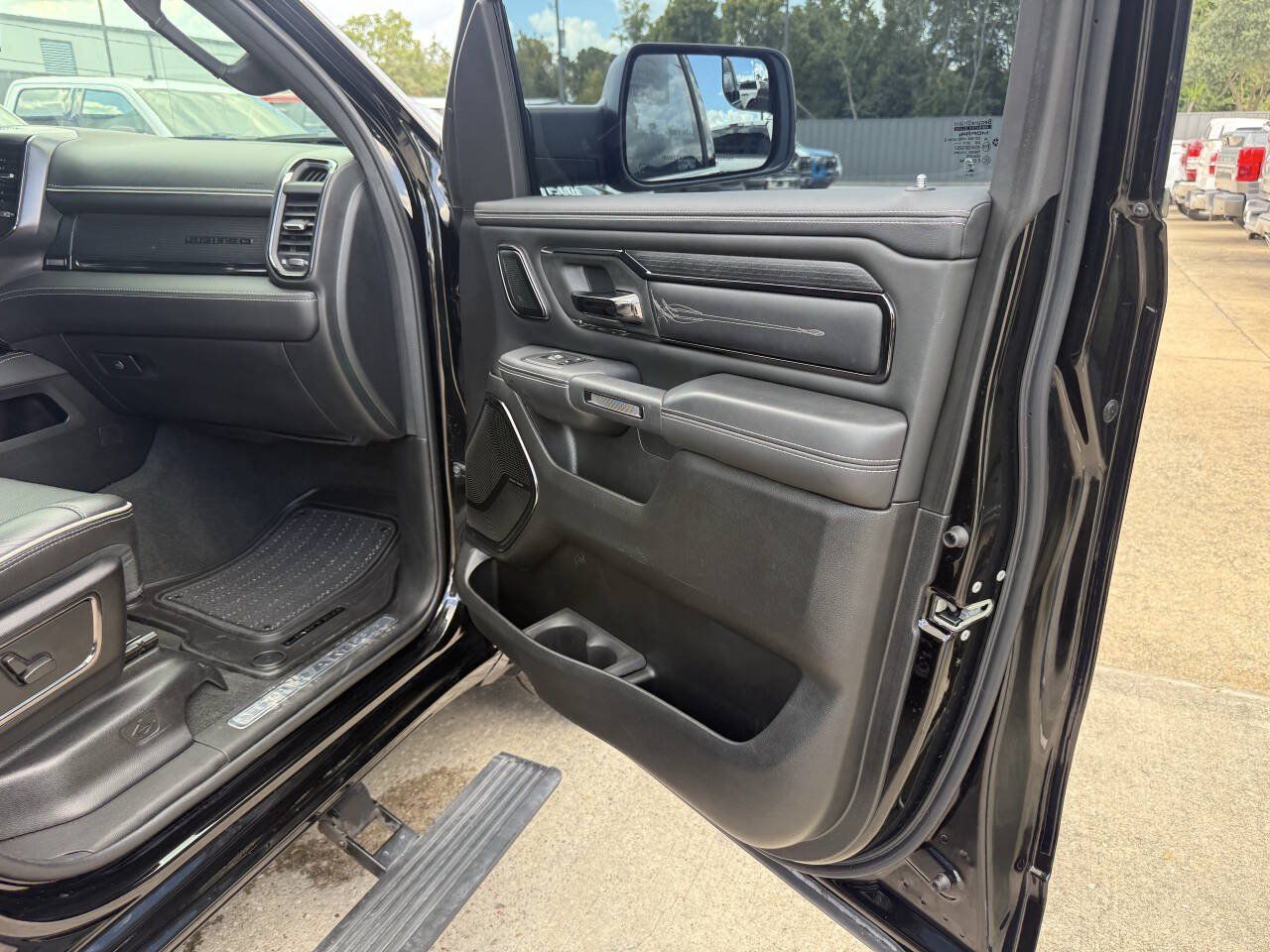 Used 2024 RAM 1500 Limited AWD/4WD image 11