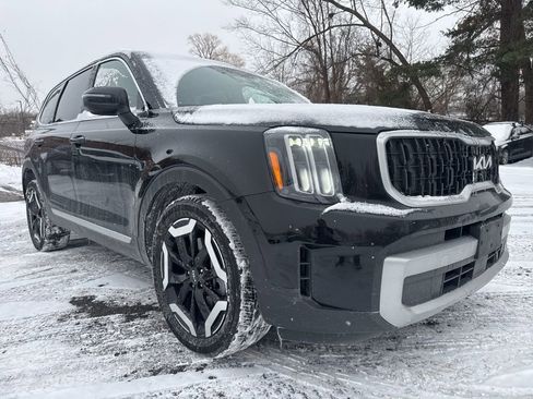 Used 2023 Kia Telluride EX w/ EX Captain's Chair Package image 3