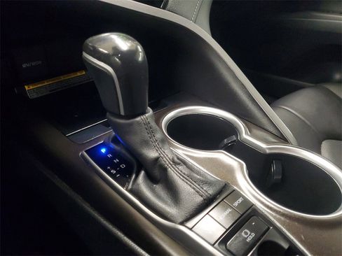 Used 2021 Toyota Camry XLE image 30