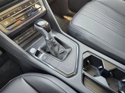 Used 2024 Volkswagen Tiguan SE image 22