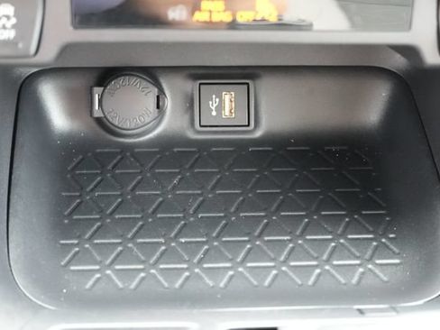 Used 2025 Toyota RAV4 XLE FWD image 34