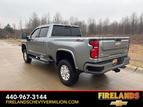 Used 2024 Chevrolet Silverado 3500 High Country w/ Technology Package image 7