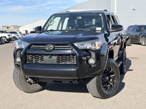 Used 2022 Toyota 4Runner SR5 Premium image 3