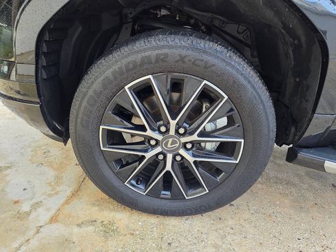 Used 2025 Lexus GX 550 w/ Accessory Package (Z1) AWD/4WD image 19