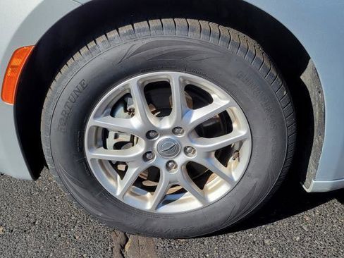 Used 2023 Chrysler Voyager LX FWD image 5