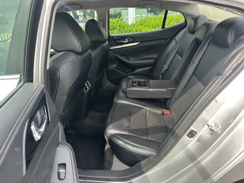 Used 2021 Nissan Maxima 3.5 SV w/ Floor Mat Group FWD image 12