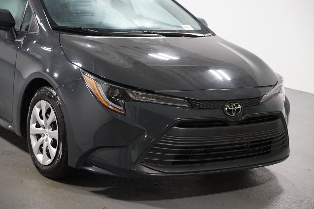 Certified 2025 Toyota Corolla LE FWD image 4