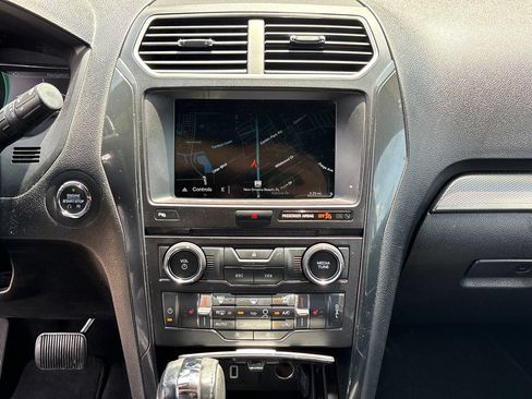 Used 2018 Ford Explorer XLT w/ Equipment Group 202A FWD image 23