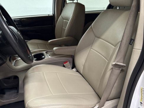 Used 2016 Dodge Grand Caravan SXT FWD image 34