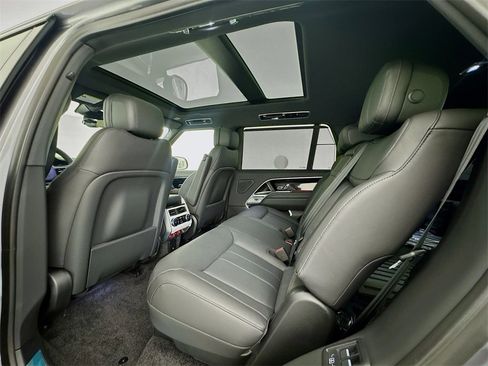 New 2025 Land Rover Range Rover Long Wheelbase SE image 24