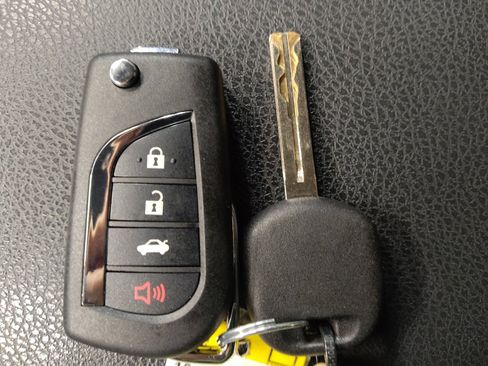 Used 2023 Toyota Camry SE FWD image 32