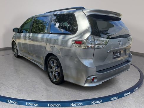 Used 2015 Toyota Sienna SE image 8