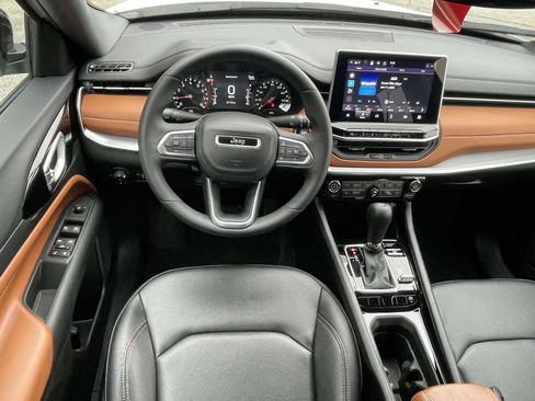 Used 2024 Jeep Compass Limited image 18