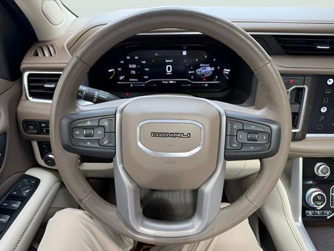 Used 2022 GMC Yukon Denali AWD/4WD image 16