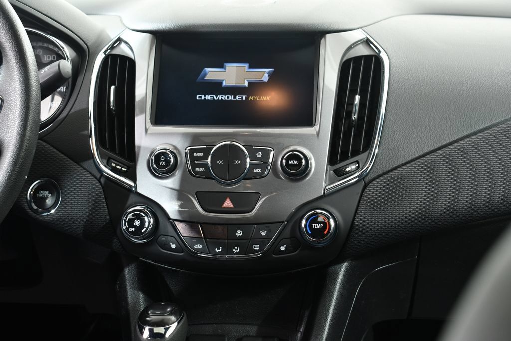 Used 2017 Chevrolet Cruze LT w/ Sun And Sound Package FWD image 9