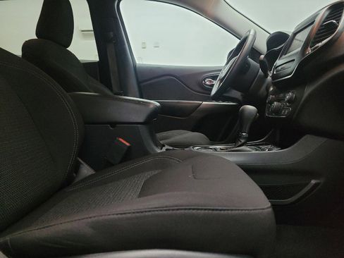Used 2019 Jeep Cherokee Latitude w/ Popular Appearance Group FWD image 21