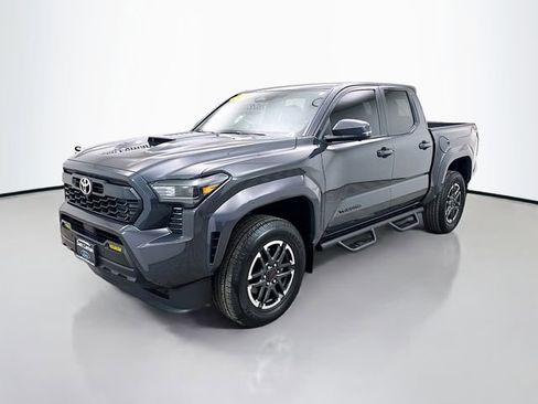 Used 2024 Toyota Tacoma TRD Sport image 3