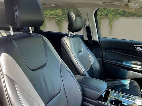 Used 2019 Ford Edge Titanium w/ Cold Weather Package AWD/4WD image 29