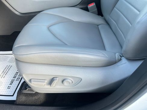 Used 2022 Toyota Highlander XLE image 28