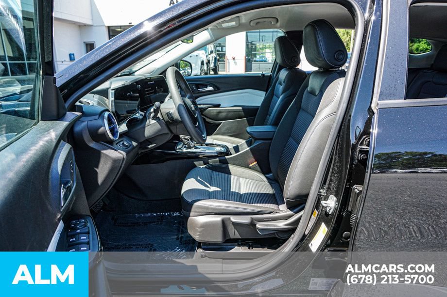 Used 2025 Chevrolet Trax LT FWD image 18