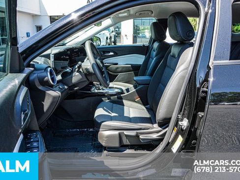 Used 2025 Chevrolet Trax LT FWD image 18