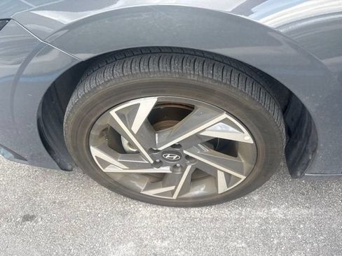 Used 2025 Hyundai Elantra SEL FWD image 10