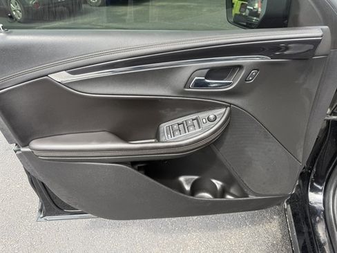 Used 2016 Chevrolet Impala LT FWD image 9
