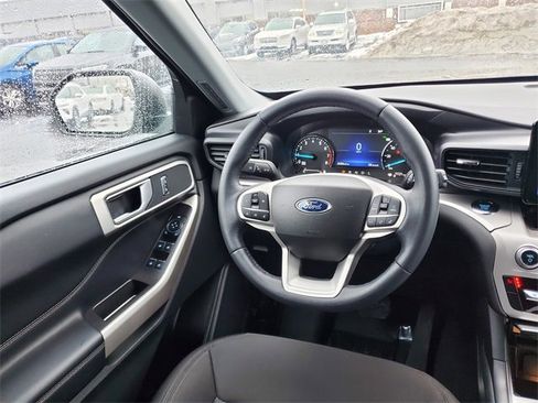 Used 2023 Ford Explorer XLT image 8