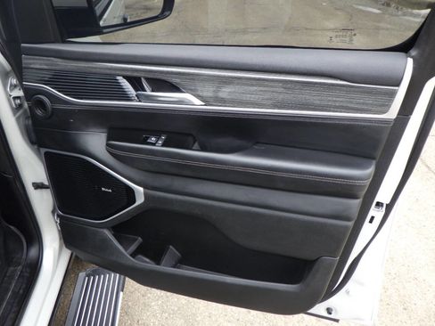 Used 2022 Jeep Wagoneer Series III w/ Premium Group I image 15