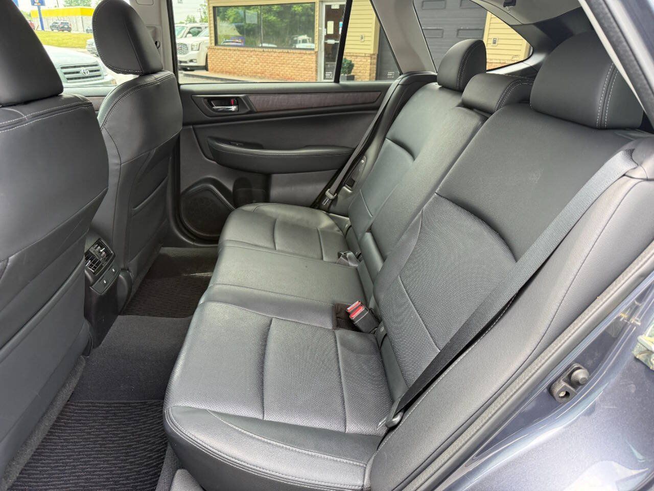 Used 2016 Subaru Outback 2.5i Limited AWD/4WD image 28