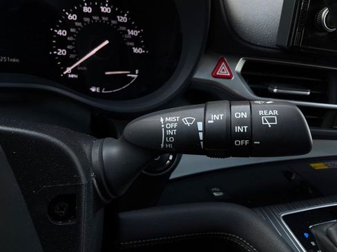 Used 2025 Toyota Sienna XLE FWD image 43