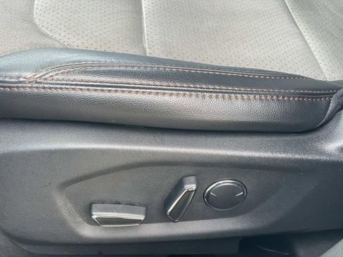 Used 2017 Ford Explorer XLT w/ Equipment Group 202A FWD image 21