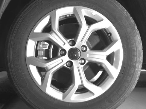 Used 2025 Jeep Compass Latitude image 12