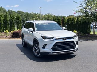 Used 2024 Toyota Grand Highlander FWD video 2