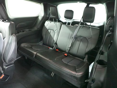 Used 2024 Chrysler Pacifica Touring-L w/ S Appearance Package image 26