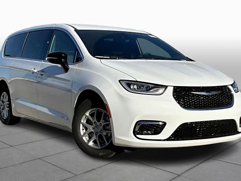 New 2026 Chrysler Pacifica Select image 3